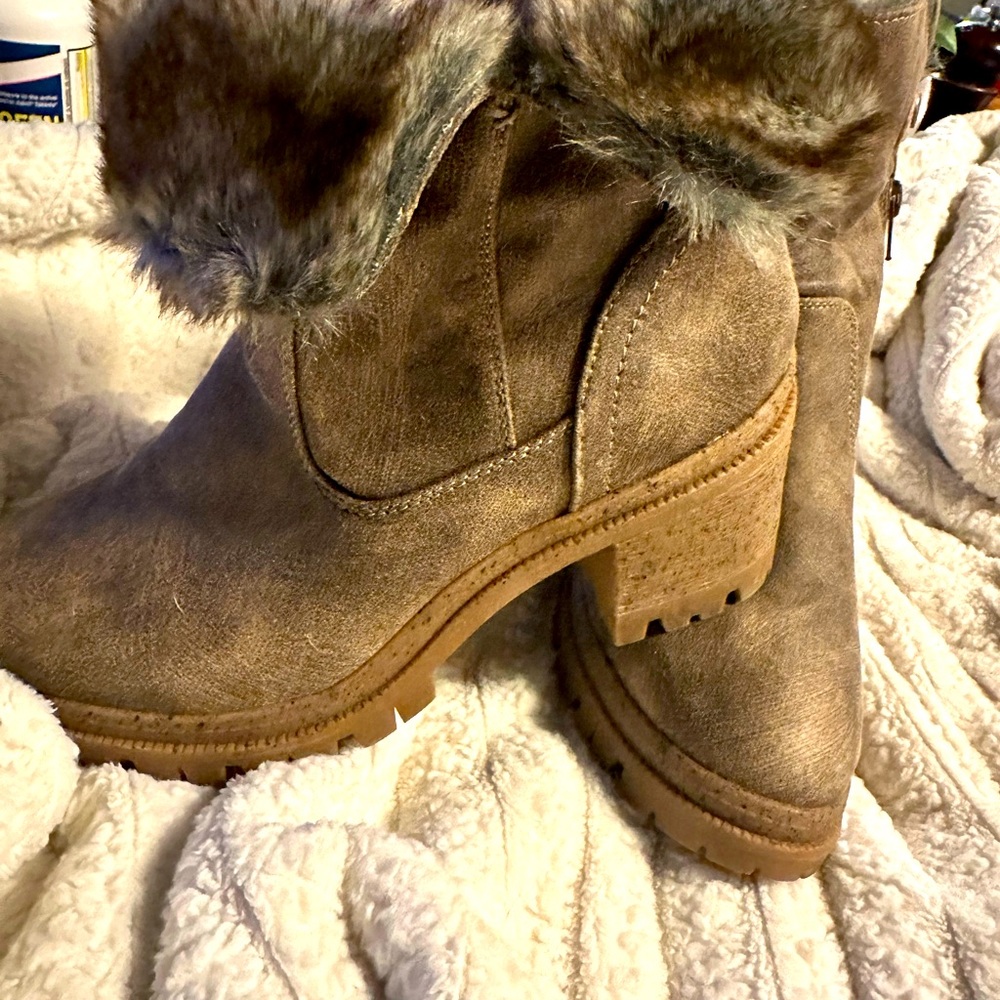 Adorable brown boots